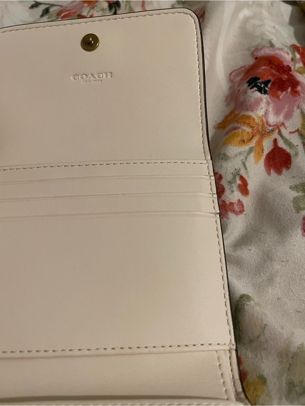 Coach Leather compact wallet in Chalk with Gold 'C' - Picture 10 of 13
